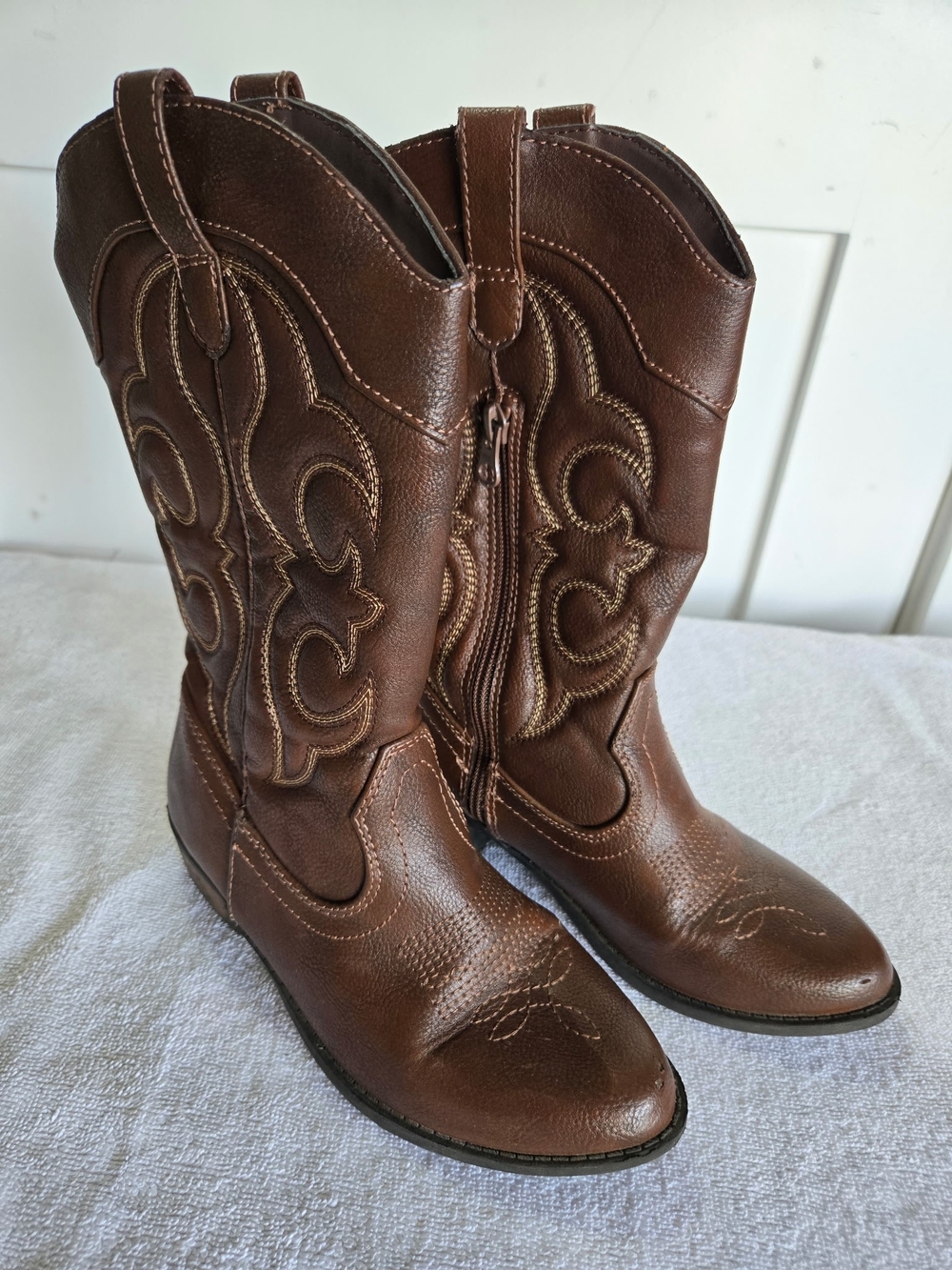 👢Target Brown Embroidered Boots, Kids Size 2. 👢
